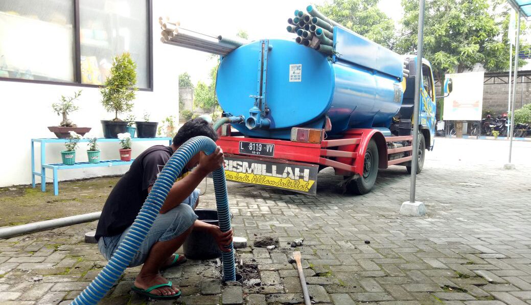 ilustrasi sedot wc