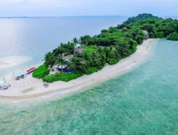 Traveling Anti Mainstream ke Pulau-Pulau Kecil yang Masih Jarang Dikunjungi